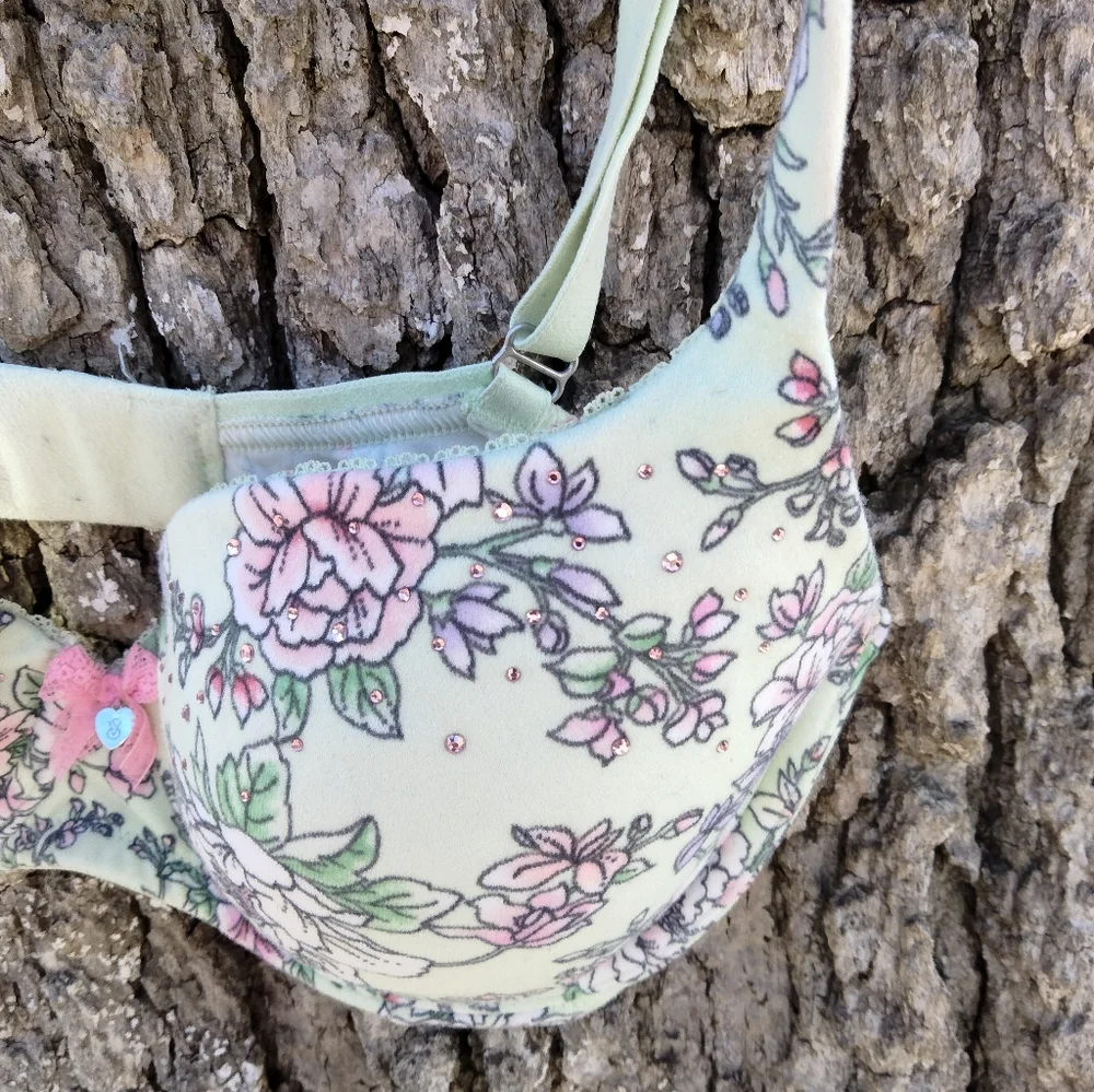 ⬇️Price Drop!⬇️ Victoria's Secret Body by Victoria Demi Bra in size 32dd - Picture 1 of 4